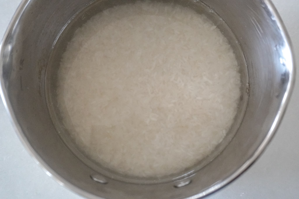 cleaning white rice