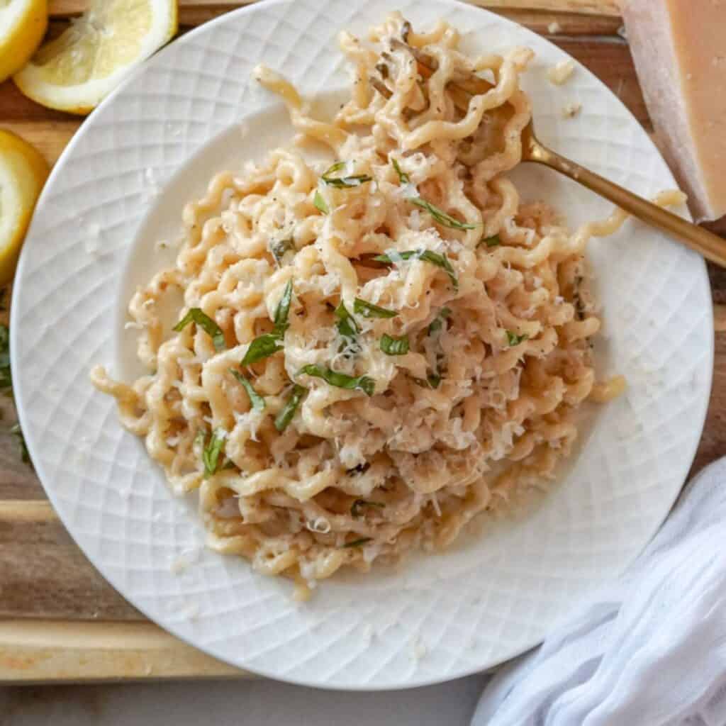 Creamy Lemon Garlic Pasta - Quick Recipe - Delicious Side Dishes