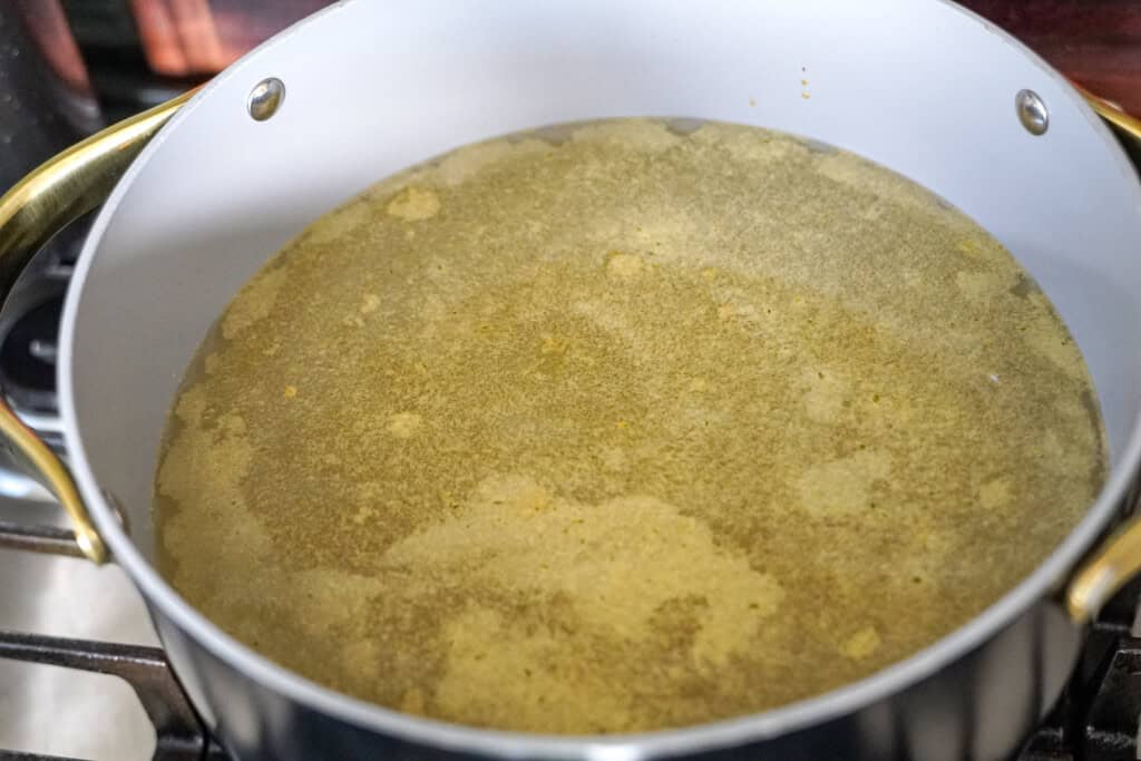 water boiling for pasta